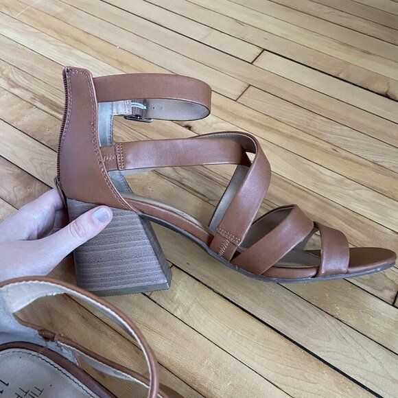 Time & Tru Memory Foam Strappy Heels Size 11 Light Brown summery wedding shoes - Picture 3 of 7